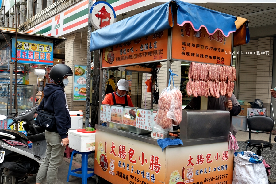 蘇記大腸包小腸。配料爆滿堆成一座山!低調攤販的大腸包小腸誇張到不行! @蹦啾♥謝蘿莉 La vie heureuse 蘇記大腸包小腸。配料爆滿堆成一座山!低調攤販的大腸包小腸誇張到不行! @蹦啾♥謝蘿莉 La vie heureuse