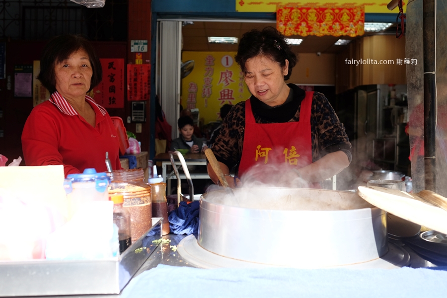 阿倍麵線。65元爽爆！大腸失控滿出碗的神祕巷弄三輪車麵線！ @蹦啾&hearts;謝蘿莉 La vie heureuse
