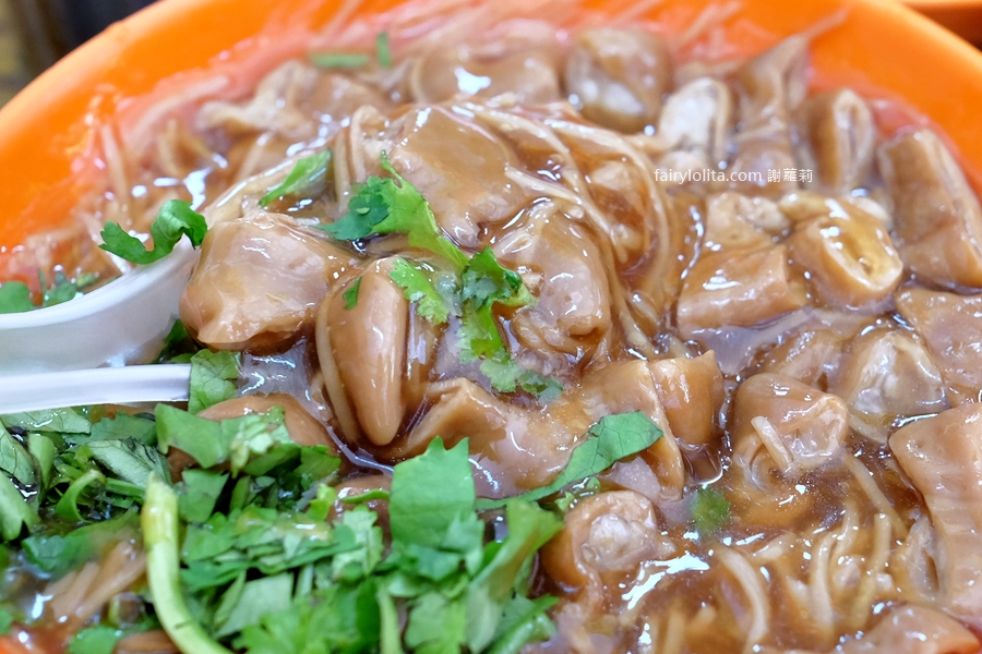 阿倍麵線。65元爽爆！大腸失控滿出碗的神祕巷弄三輪車麵線！ @蹦啾&hearts;謝蘿莉 La vie heureuse