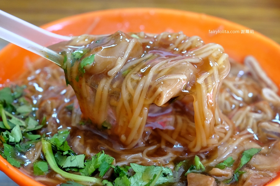 阿倍麵線。65元爽爆！大腸失控滿出碗的神祕巷弄三輪車麵線！ @蹦啾&hearts;謝蘿莉 La vie heureuse