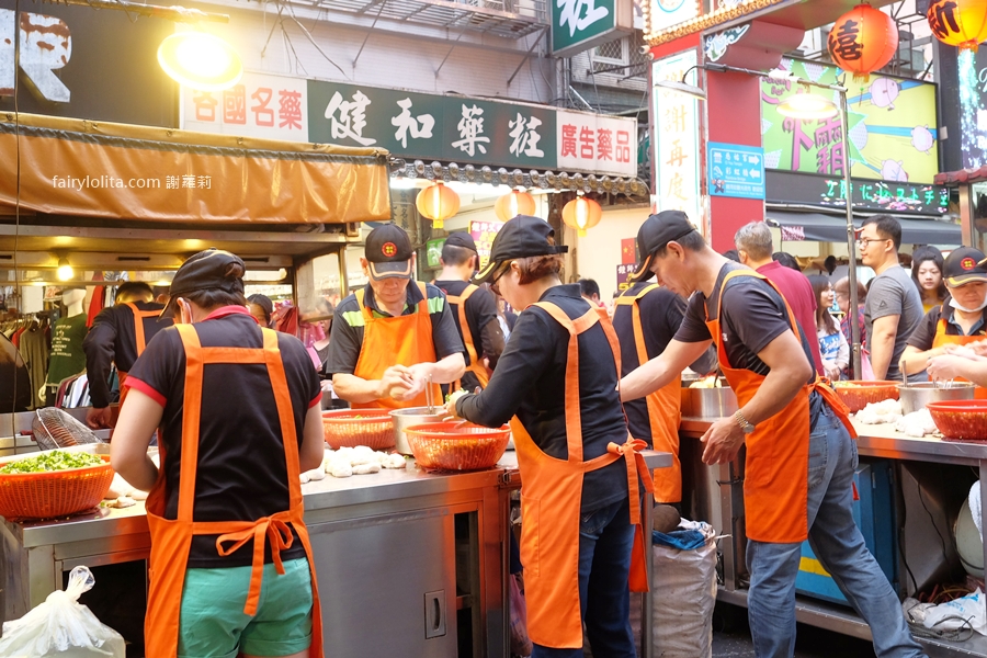 福州世祖胡椒餅。全台最狂胡椒餅！超巨一顆超爆餡、觀光客來台指名一定要吃它！ @蹦啾&hearts;謝蘿莉 La vie heureuse