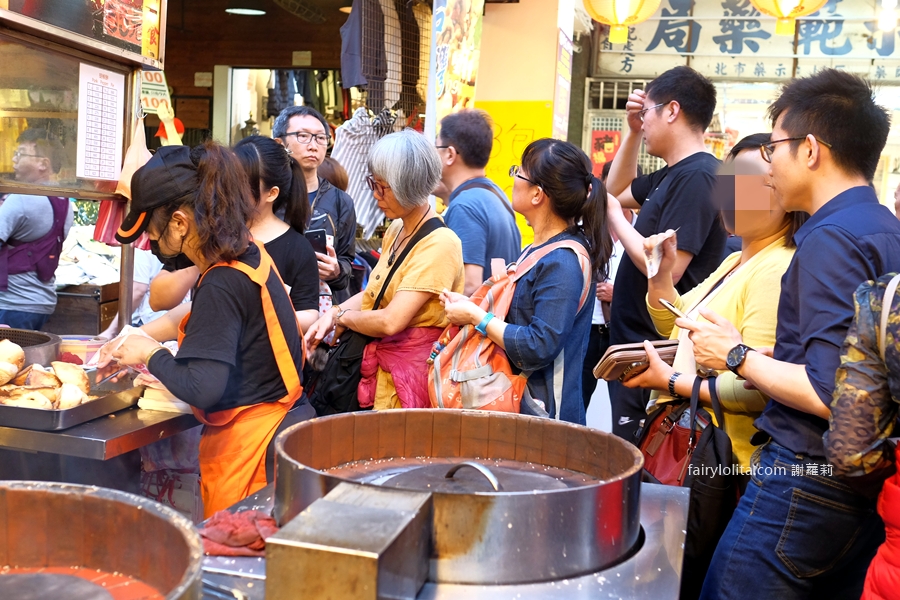 福州世祖胡椒餅。全台最狂胡椒餅！超巨一顆超爆餡、觀光客來台指名一定要吃它！ @蹦啾&hearts;謝蘿莉 La vie heureuse