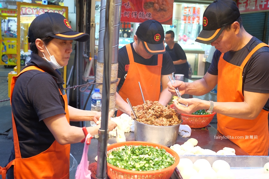 福州世祖胡椒餅。全台最狂胡椒餅！超巨一顆超爆餡、觀光客來台指名一定要吃它！ @蹦啾&hearts;謝蘿莉 La vie heureuse