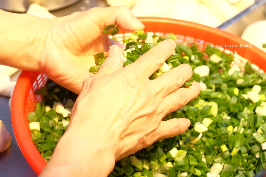 福州世祖胡椒餅。全台最狂胡椒餅！超巨一顆超爆餡、觀光客來台指名一定要吃它！ @蹦啾&hearts;謝蘿莉 La vie heureuse