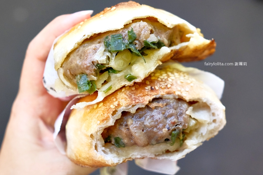 福州世祖胡椒餅。全台最狂胡椒餅！超巨一顆超爆餡、觀光客來台指名一定要吃它！ @蹦啾&hearts;謝蘿莉 La vie heureuse