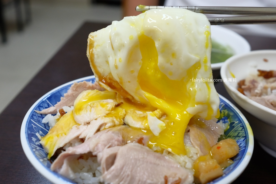 頂吉古早味火雞肉飯。台中最頂火雞肉飯爆紅!肉量舖滿+半熟蛋液狂流太逼人! @蹦啾♥謝蘿莉 La vie heureuse 頂吉古早味火雞肉飯。台中最頂火雞肉飯爆紅!肉量舖滿+半熟蛋液狂流太逼人! @蹦啾♥謝蘿莉 La vie heureuse