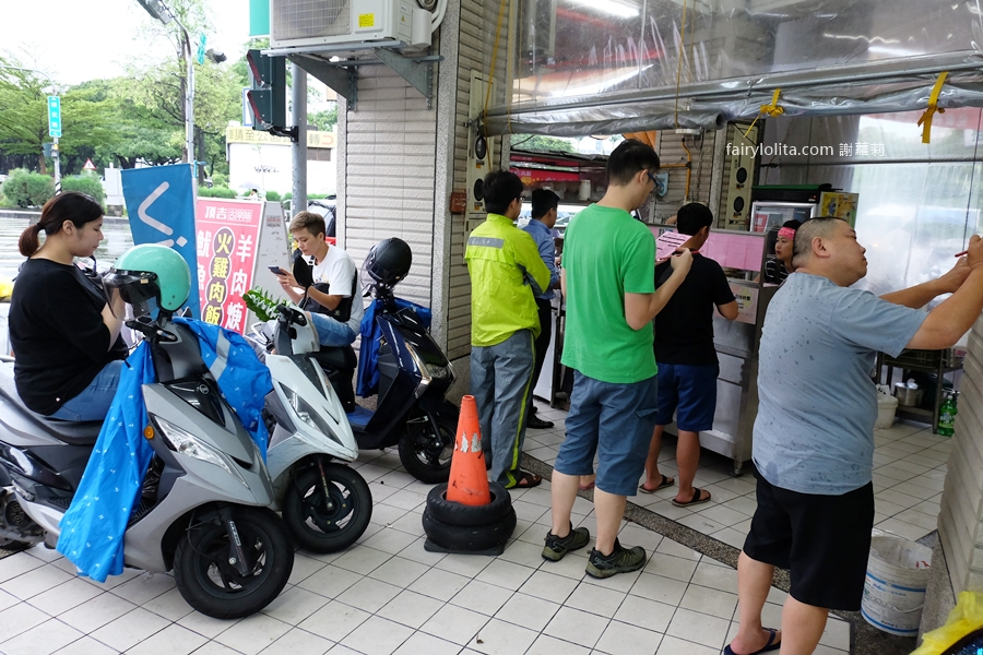 頂吉古早味火雞肉飯。台中最頂火雞肉飯爆紅!肉量舖滿+半熟蛋液狂流太逼人! @蹦啾♥謝蘿莉 La vie heureuse 頂吉古早味火雞肉飯。台中最頂火雞肉飯爆紅!肉量舖滿+半熟蛋液狂流太逼人! @蹦啾♥謝蘿莉 La vie heureuse