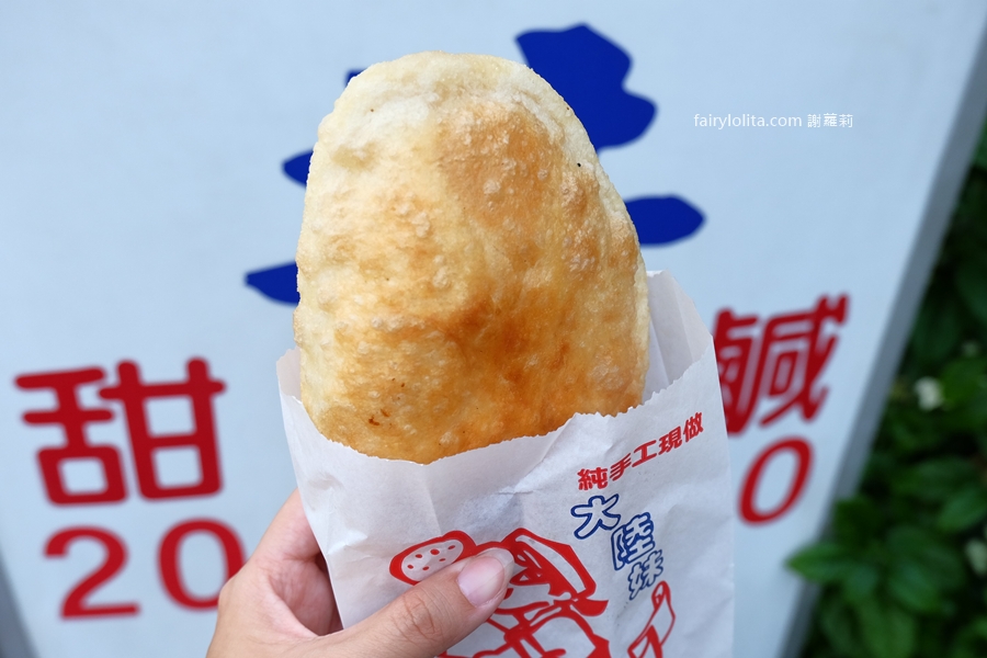 大陸妹共匪餅。半熟蛋液大暴走！25年老店餡餅一咬金黃瀑布流滿手！ @蹦啾&hearts;謝蘿莉 La vie heureuse