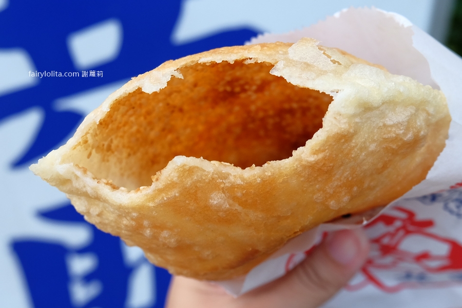 大陸妹共匪餅。半熟蛋液大暴走！25年老店餡餅一咬金黃瀑布流滿手！ @蹦啾&hearts;謝蘿莉 La vie heureuse