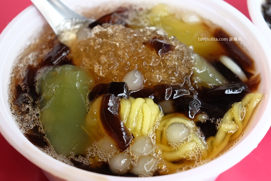 羅記清涼半世紀。夏季限定只賣6個月！15元粉粿太佛心，在地人私藏50年古早味！ @蹦啾&hearts;謝蘿莉 La vie heureuse