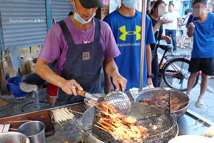 東門橋下30年龍鳳腿。扯爆！一支只要5元，人潮圍到攤子看不到！ @蹦啾&hearts;謝蘿莉 La vie heureuse