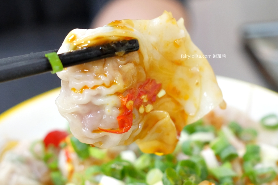 鮮蝦餛飩專賣店。在地神祕老店曝光！超巨餛飩塞整尾蝦，一口爆汁太狂！ @蹦啾&hearts;謝蘿莉 La vie heureuse