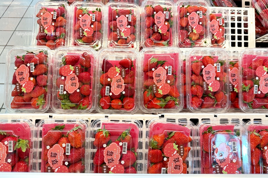 愛買 桃園店。只賣3天，99元超巨草莓吃爆！ @蹦啾&hearts;謝蘿莉 La vie heureuse