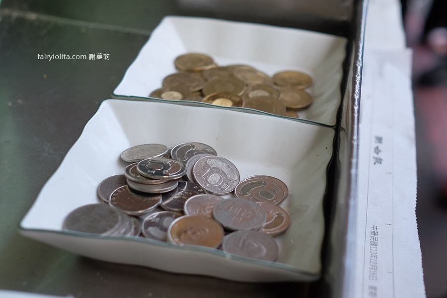 宜蘭南興街無名蔥油餅。看起來很普通，卻排到失控！市場最狂鐵皮屋神店！ @蹦啾&hearts;謝蘿莉 La vie heureuse