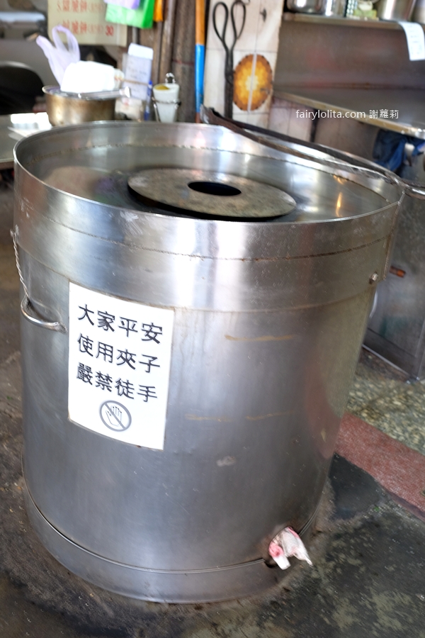 正興酥餅店。基隆天橋下70年老字號燒餅！開賣就排隊，晚來直接賣光！ @蹦啾&hearts;謝蘿莉 La vie heureuse