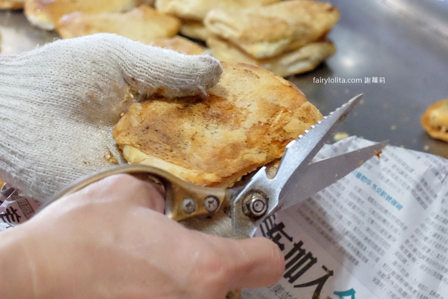 正興酥餅店。基隆天橋下70年老字號燒餅！開賣就排隊，晚來直接賣光！ @蹦啾&hearts;謝蘿莉 La vie heureuse