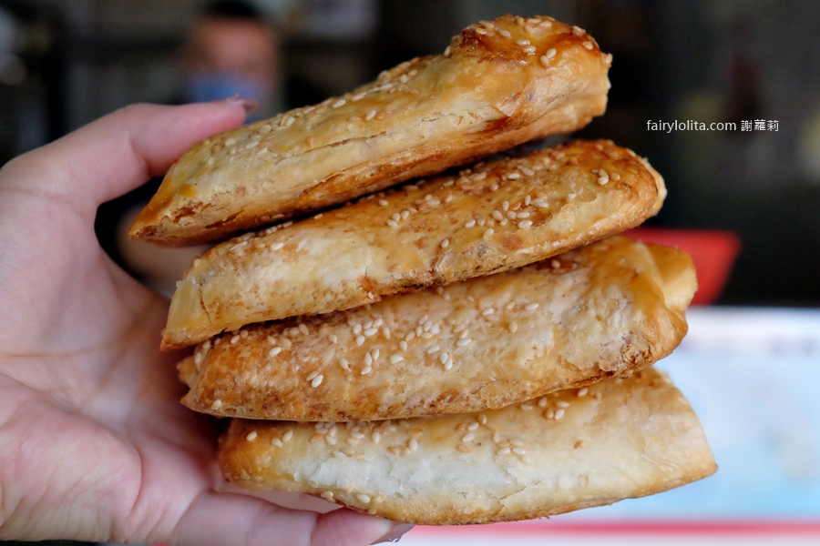 正興酥餅店。基隆天橋下70年老字號燒餅！開賣就排隊，晚來直接賣光！ @蹦啾&hearts;謝蘿莉 La vie heureuse