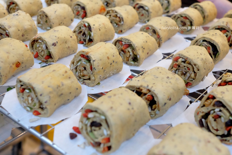 老麵酵匠。這顆饅頭太扯！內餡多到炸出來，新竹爆紅名店插旗桃園介壽路！ @蹦啾&hearts;謝蘿莉 La vie heureuse