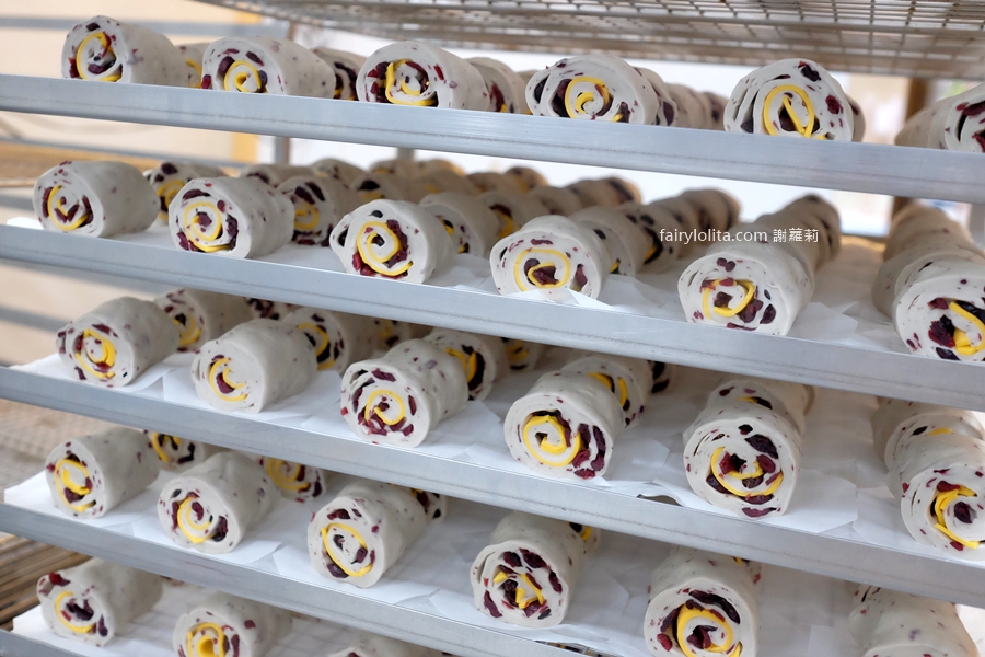 老麵酵匠。這顆饅頭太扯！內餡多到炸出來，新竹爆紅名店插旗桃園介壽路！ @蹦啾&hearts;謝蘿莉 La vie heureuse