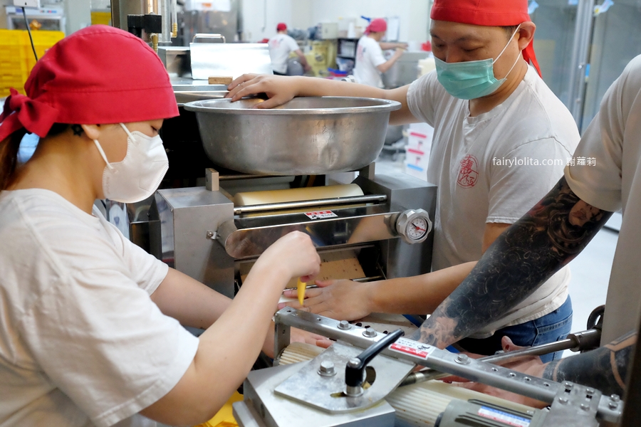 老麵酵匠。這顆饅頭太扯！內餡多到炸出來，新竹爆紅名店插旗桃園介壽路！ @蹦啾&hearts;謝蘿莉 La vie heureuse
