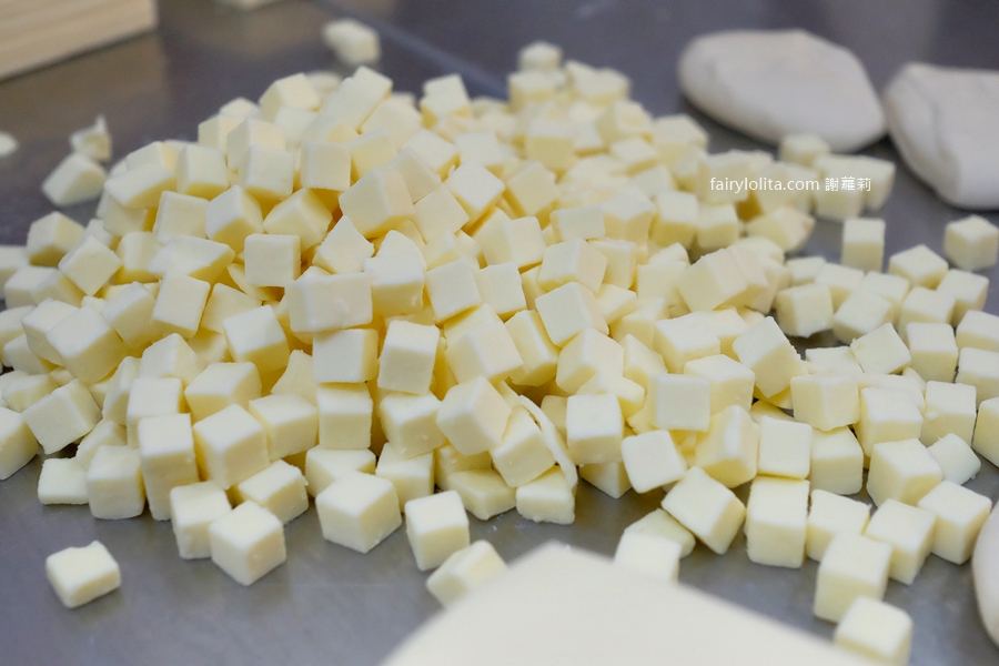 老麵酵匠。這顆饅頭太扯！內餡多到炸出來，新竹爆紅名店插旗桃園介壽路！ @蹦啾&hearts;謝蘿莉 La vie heureuse