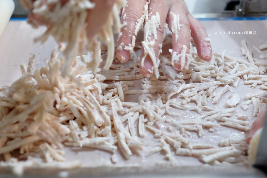 老麵酵匠。這顆饅頭太扯！內餡多到炸出來，新竹爆紅名店插旗桃園介壽路！ @蹦啾&hearts;謝蘿莉 La vie heureuse