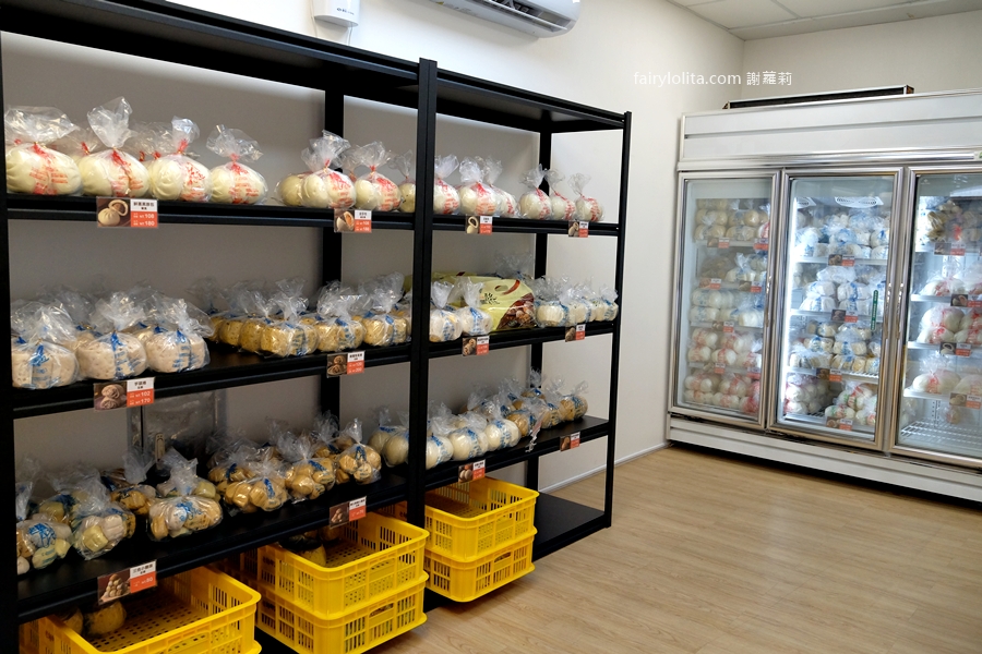 老麵酵匠。這顆饅頭太扯！內餡多到炸出來，新竹爆紅名店插旗桃園介壽路！ @蹦啾&hearts;謝蘿莉 La vie heureuse