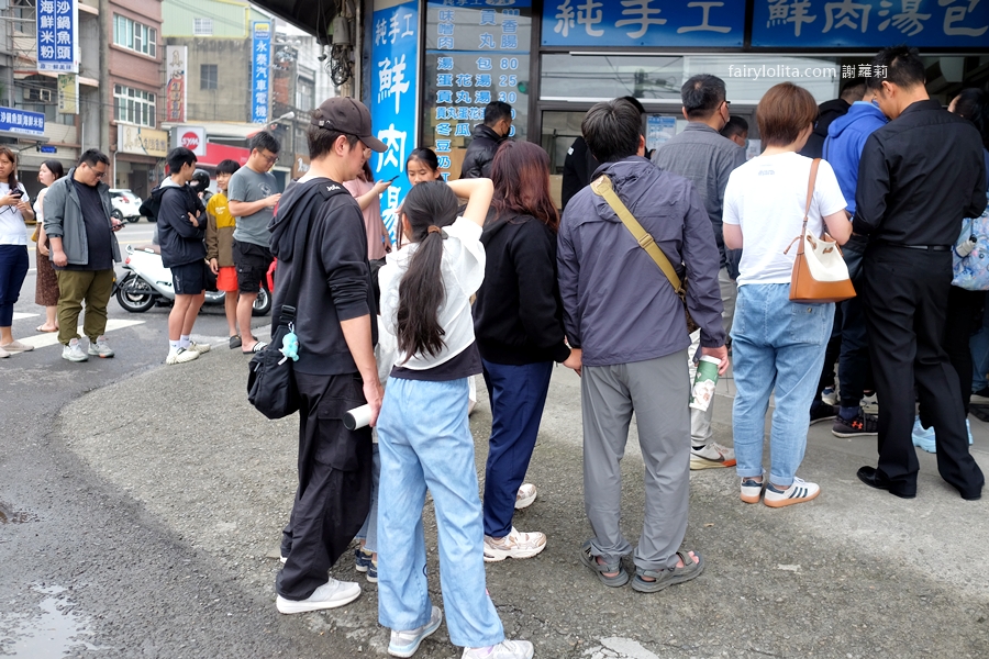 純手工-鮮肉湯包。爆汁湯包一咬噴湯！青蔥無限加到爽，這間真的太狂！ @蹦啾&hearts;謝蘿莉 La vie heureuse