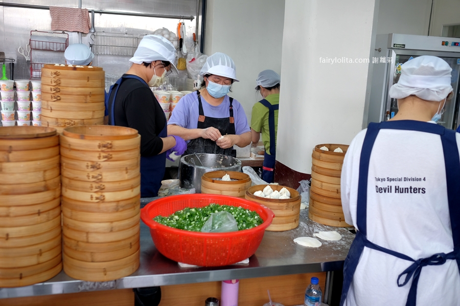 純手工-鮮肉湯包。爆汁湯包一咬噴湯！青蔥無限加到爽，這間真的太狂！ @蹦啾&hearts;謝蘿莉 La vie heureuse