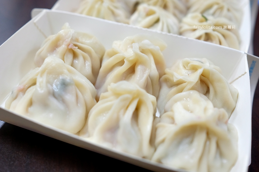 純手工-鮮肉湯包。爆汁湯包一咬噴湯！青蔥無限加到爽，這間真的太狂！ @蹦啾&hearts;謝蘿莉 La vie heureuse