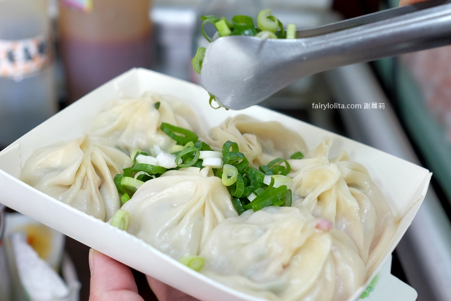 純手工-鮮肉湯包。爆汁湯包一咬噴湯！青蔥無限加到爽，這間真的太狂！ @蹦啾&hearts;謝蘿莉 La vie heureuse