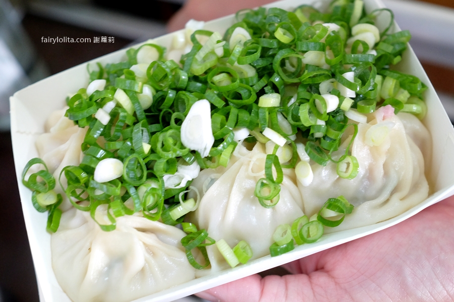 純手工-鮮肉湯包。爆汁湯包一咬噴湯！青蔥無限加到爽，這間真的太狂！ @蹦啾&hearts;謝蘿莉 La vie heureuse