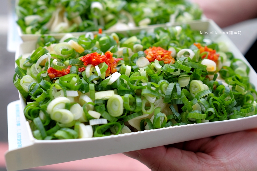 純手工-鮮肉湯包。爆汁湯包一咬噴湯！青蔥無限加到爽，這間真的太狂！ @蹦啾&hearts;謝蘿莉 La vie heureuse