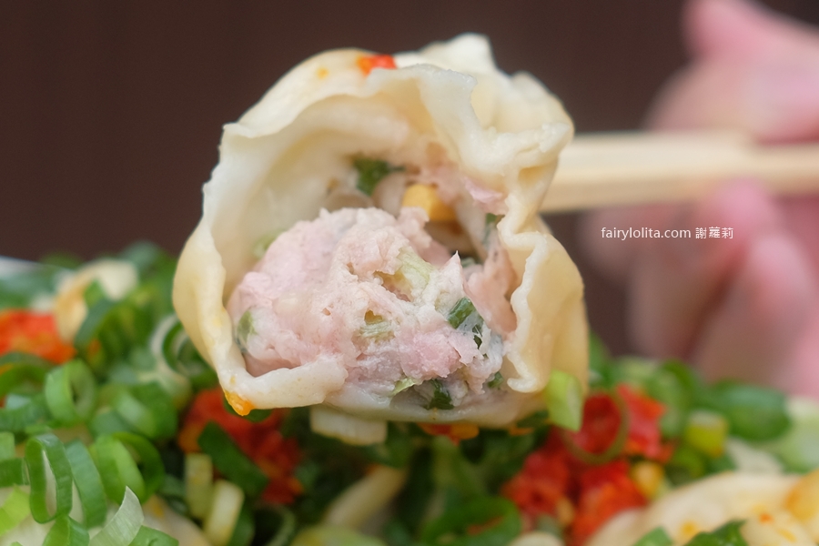 純手工-鮮肉湯包。爆汁湯包一咬噴湯！青蔥無限加到爽，這間真的太狂！ @蹦啾&hearts;謝蘿莉 La vie heureuse