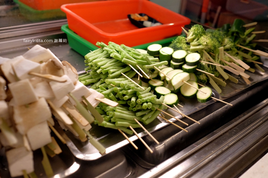 柒息地（三重自強店）。19元爽吃平價串燒！近30種食材任選＋隱藏版私房菜，CP值爆表！ @蹦啾&hearts;謝蘿莉 La vie heureuse