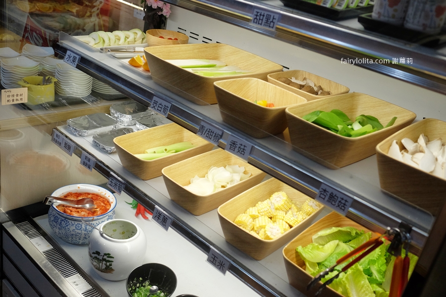 燒肉道。吃到撐還吃不完！689元百種食材無限點，全台第一家「軌道送餐」太誇張！ @蹦啾&hearts;謝蘿莉 La vie heureuse