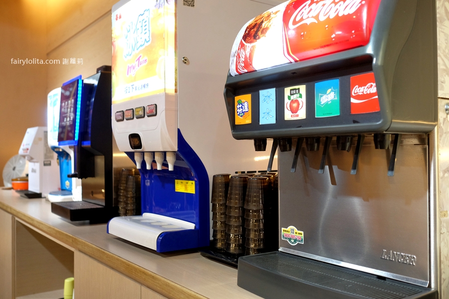 燒肉道。吃到撐還吃不完！689元百種食材無限點，全台第一家「軌道送餐」太誇張！ @蹦啾&hearts;謝蘿莉 La vie heureuse