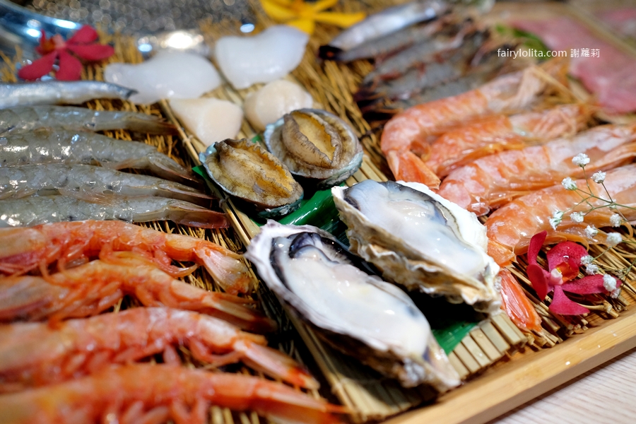 燒肉道。吃到撐還吃不完！689元百種食材無限點，全台第一家「軌道送餐」太誇張！ @蹦啾&hearts;謝蘿莉 La vie heureuse