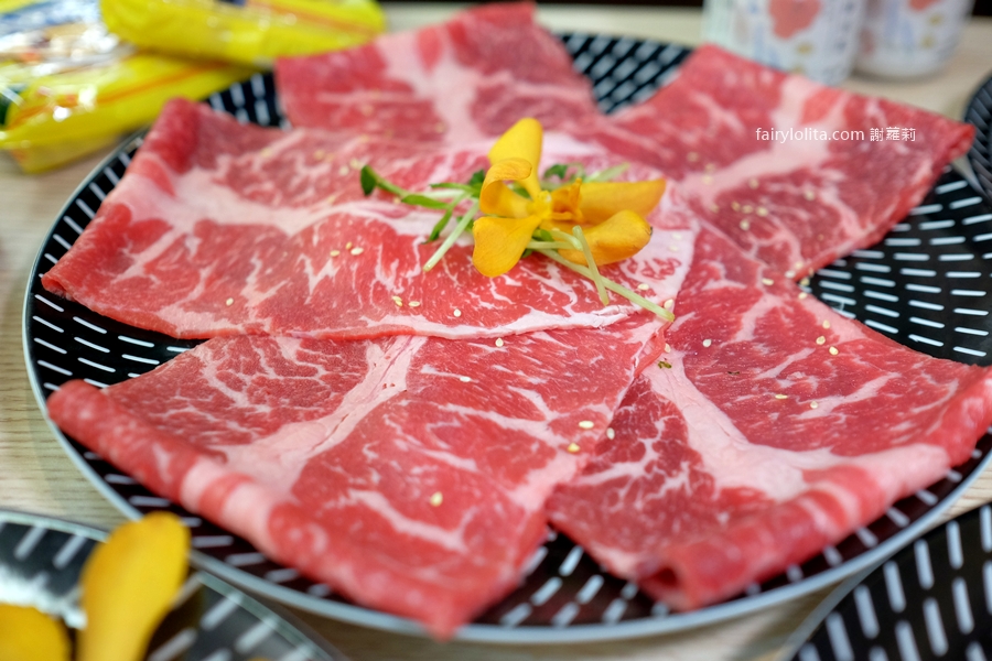 燒肉道。吃到撐還吃不完！689元百種食材無限點，全台第一家「軌道送餐」太誇張！ @蹦啾&hearts;謝蘿莉 La vie heureuse