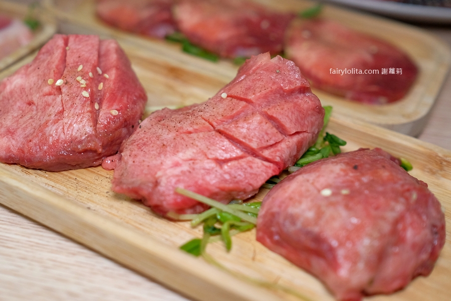 燒肉道。吃到撐還吃不完！689元百種食材無限點，全台第一家「軌道送餐」太誇張！ @蹦啾&hearts;謝蘿莉 La vie heureuse