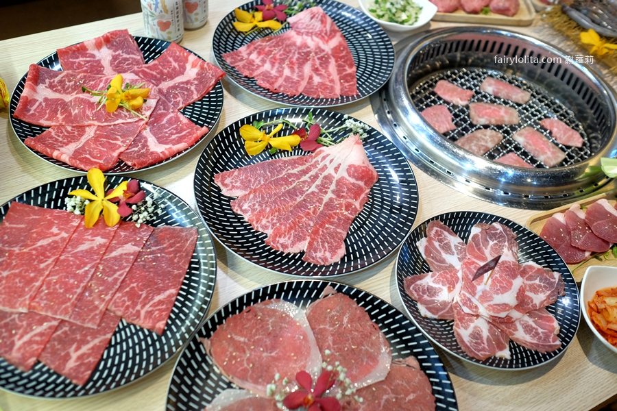 燒肉道。吃到撐還吃不完！689元百種食材無限點，全台第一家「軌道送餐」太誇張！ @蹦啾&hearts;謝蘿莉 La vie heureuse