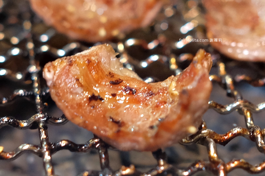 燒肉道。吃到撐還吃不完！689元百種食材無限點，全台第一家「軌道送餐」太誇張！ @蹦啾&hearts;謝蘿莉 La vie heureuse