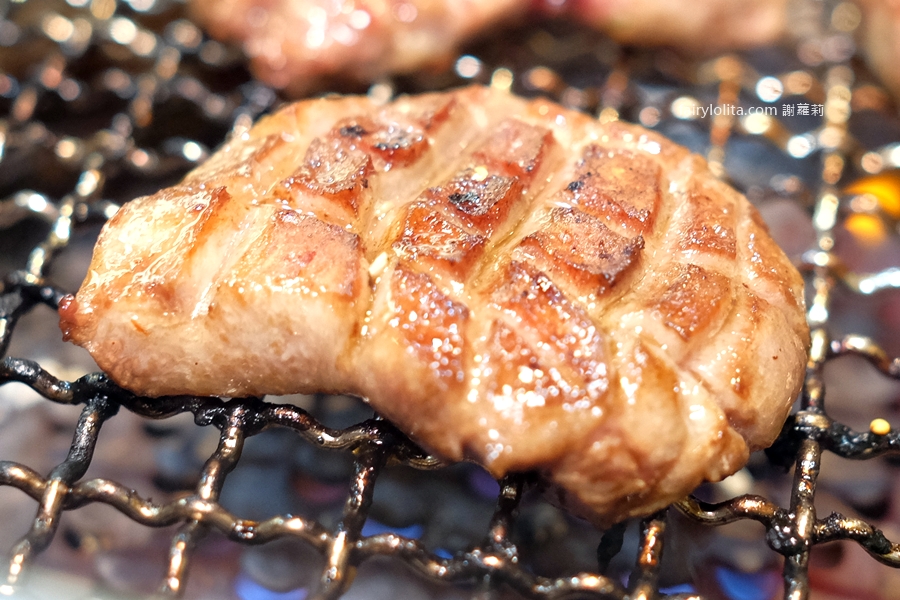 燒肉道。吃到撐還吃不完！689元百種食材無限點，全台第一家「軌道送餐」太誇張！ @蹦啾&hearts;謝蘿莉 La vie heureuse