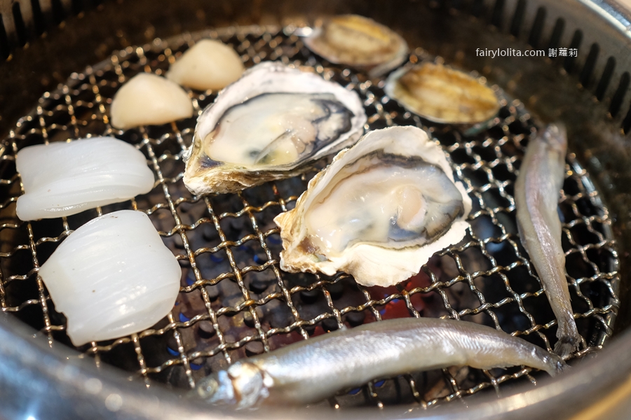 燒肉道。吃到撐還吃不完！689元百種食材無限點，全台第一家「軌道送餐」太誇張！ @蹦啾&hearts;謝蘿莉 La vie heureuse