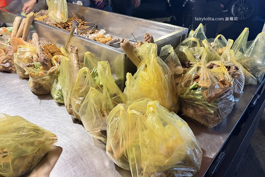 龍岡隱藏版炭烤（豆干哥）。第一次看到買炭烤還要用搶的？！暗夜裡的神祕發財車曝光！ @蹦啾&hearts;謝蘿莉 La vie heureuse