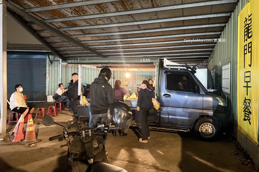 龍岡隱藏版炭烤（豆干哥）。第一次看到買炭烤還要用搶的？！暗夜裡的神祕發財車曝光！