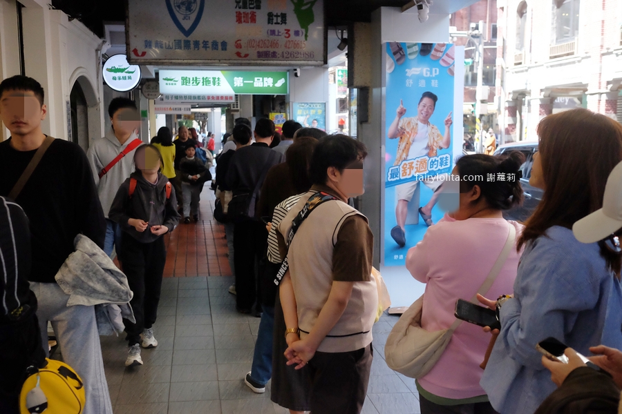 周家蔥油餅。銅板價20元吃爆！隱藏巷弄60年老字號　在地人天天排隊搶吃這一味！ @蹦啾&hearts;謝蘿莉 La vie heureuse