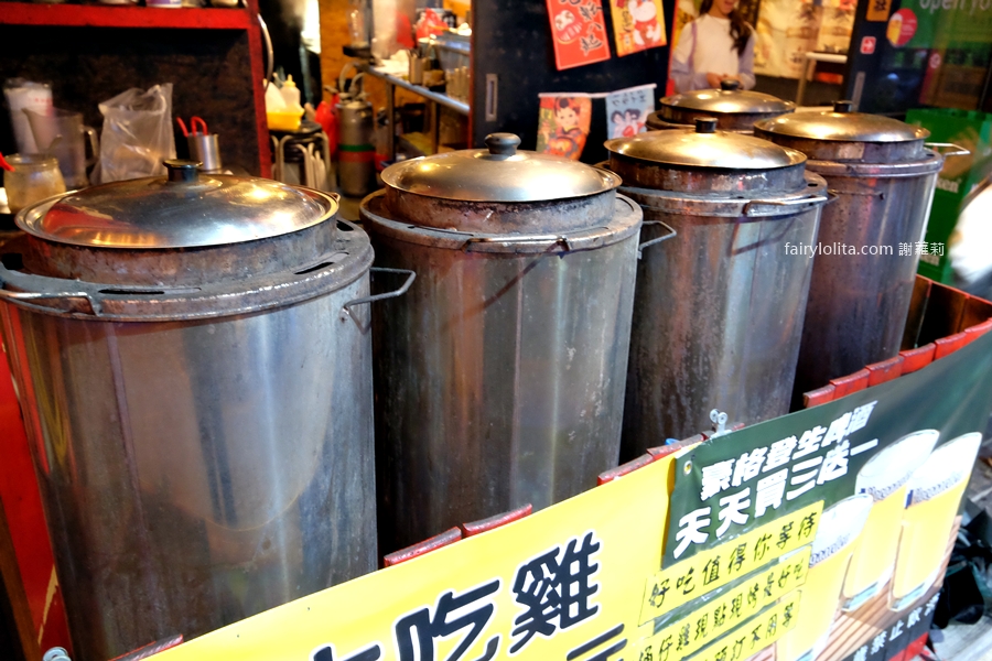 雞老闆桶仔雞（萬隆店）。免費吃爆！超人氣焦糖烤雞日賣千隻＋KTV嗨唱到凌晨！ @蹦啾&hearts;謝蘿莉 La vie heureuse