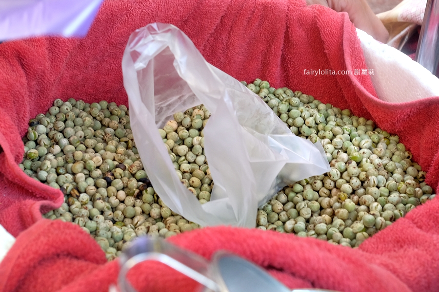 基隆炭烤豌豆。放屁豆快消失？阿公古早味僅此一家，傳承數十年的懷舊零嘴！ @蹦啾&hearts;謝蘿莉 La vie heureuse