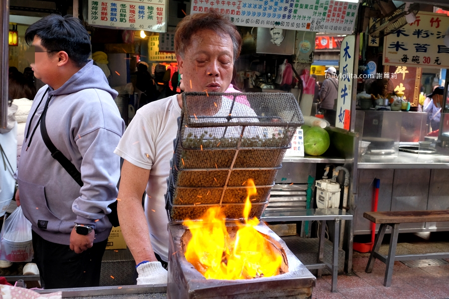 基隆炭烤豌豆。放屁豆快消失?阿公古早味僅此一家,傳承數十年的懷舊零嘴! 基隆炭烤豌豆。放屁豆快消失?阿公古早味僅此一家,傳承數十年的懷舊零嘴!